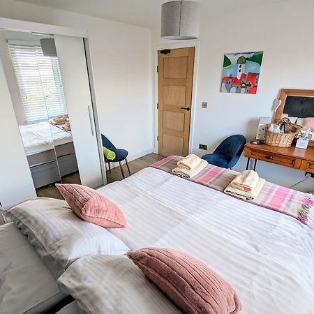 Cosy Guest Room In A Family Home With Free Parking EDI Exterior photo
