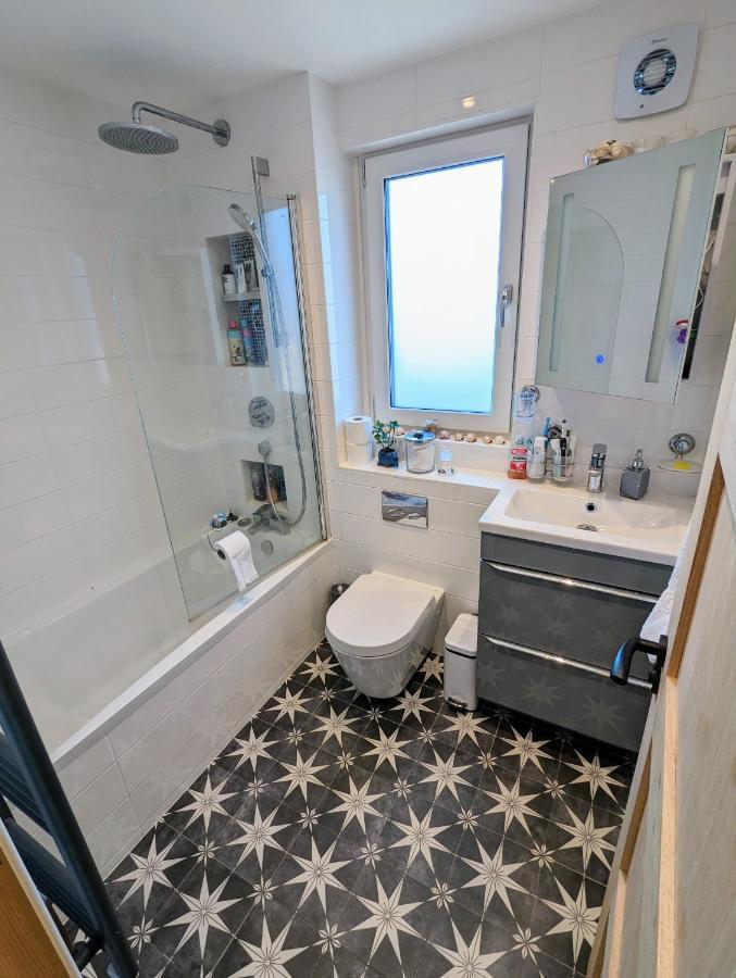 Cosy Guest Room In A Family Home With Free Parking EDI Exterior photo