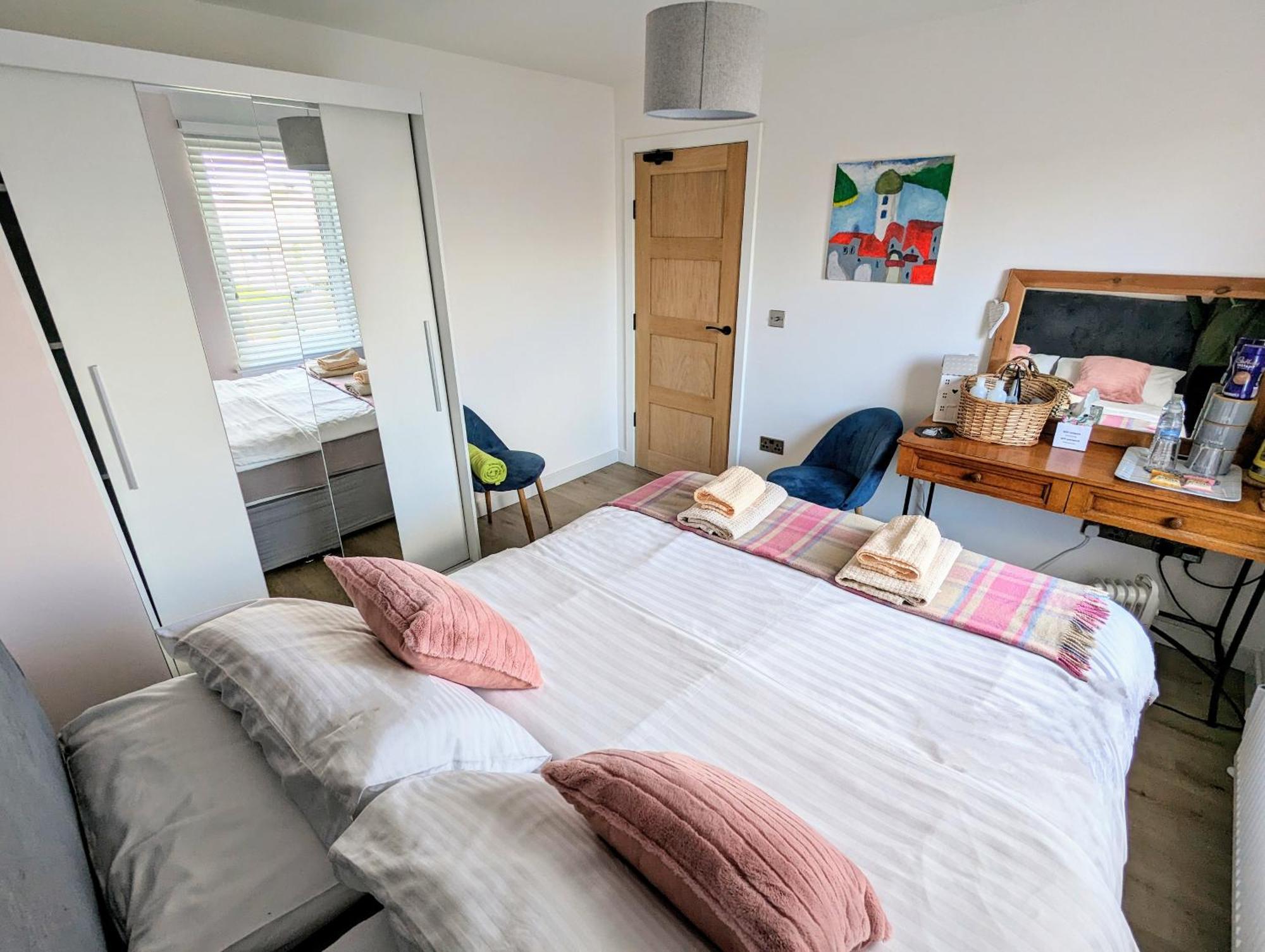 Cosy Guest Room In A Family Home With Free Parking EDI Exterior photo